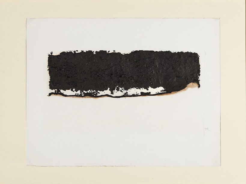 Incisione con Combustione di Aberto Burri in Esposizione alla Galleria d'Arte Milano Moderna e Contemporanea Deodato Arte Incisione con Combustione di Aberto Burri in Esposizione alla Galleria d'Arte Milano Moderna e Contemporanea Deodato Arte