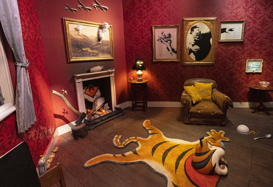 Dettaglio del Camino che contiene un simbolo usato per un album dei Massive Attack Dettaglio del Camino che contiene un simbolo usato per un album dei Massive Attack